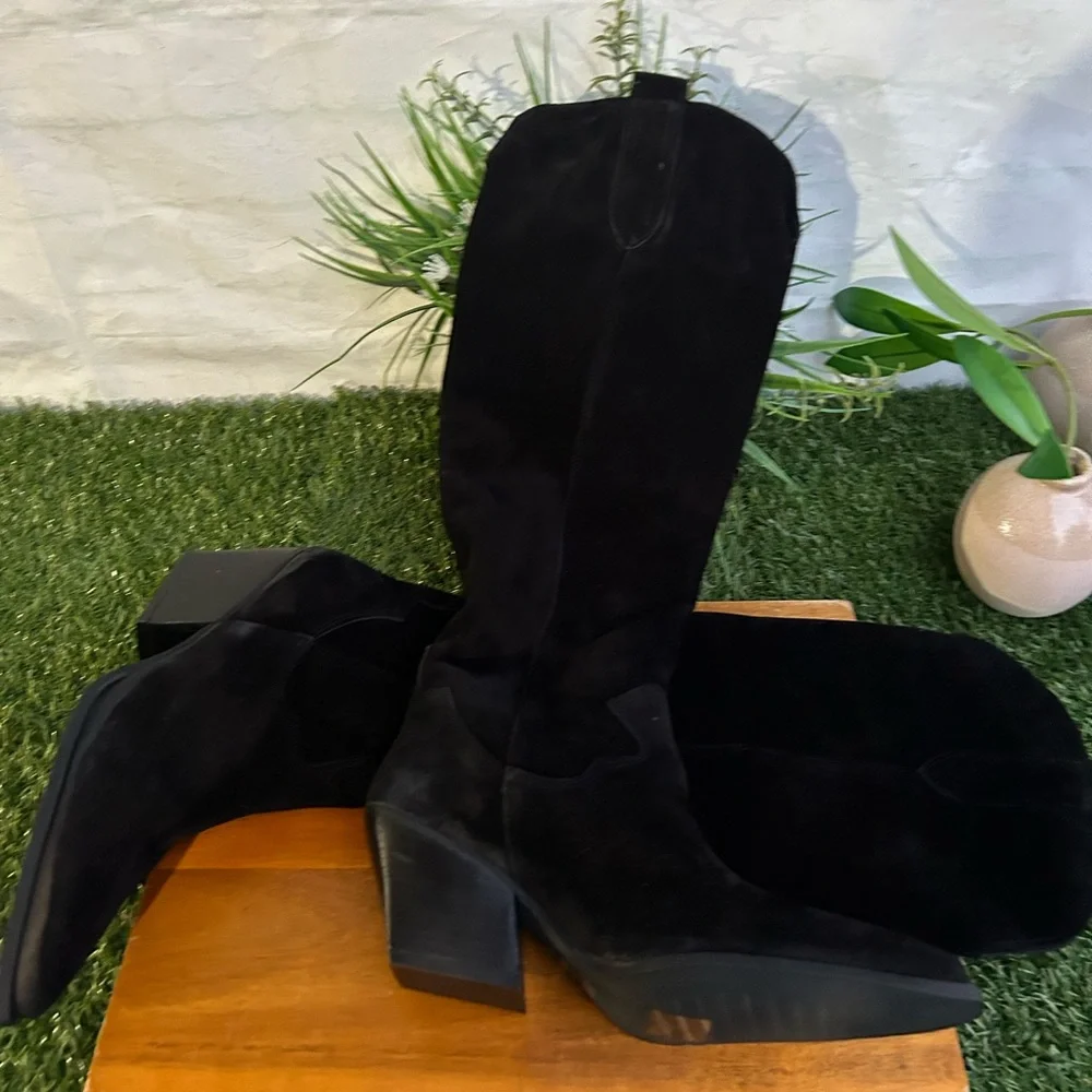 Valezka Knee High Boot (Women) size 39 US 8 black
ZIGI
$349.00 gently used - Picture 5 of 15